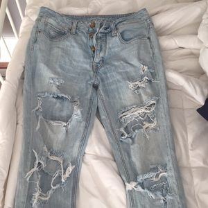 AMERICAN EAGLE RIPPED GIRLFRIEND JEANS